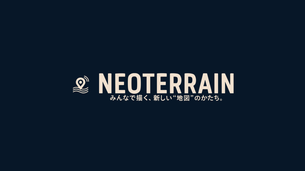 NEOTERRAINのロゴ。地図ピンと地形のシンボル、サンドベージュのロゴタイプ。キャッチコピー「みんなで描く、新しい“地図”のかたち。」ネイビーバック。